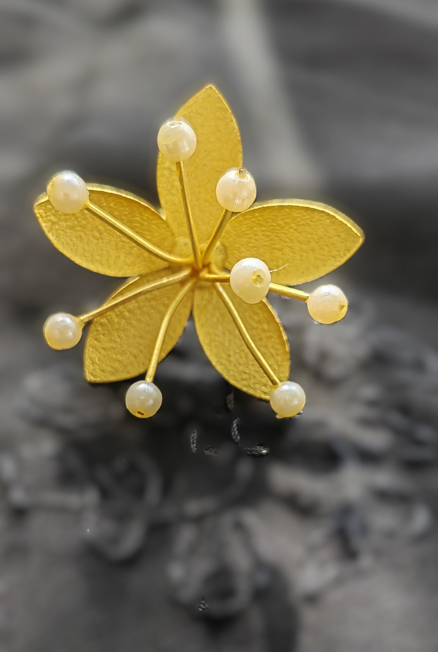 Captivating floral Adjustable ring designed to adorn the finger of women's