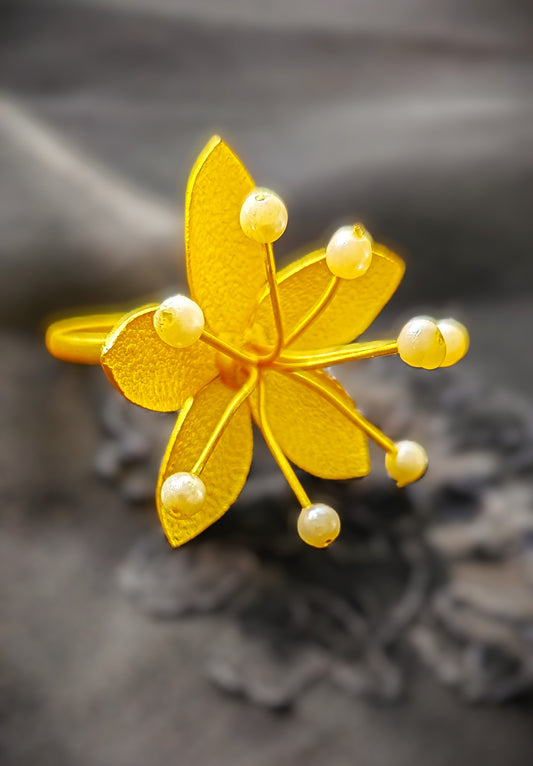 Captivating floral Adjustable ring designed to adorn the finger of women's