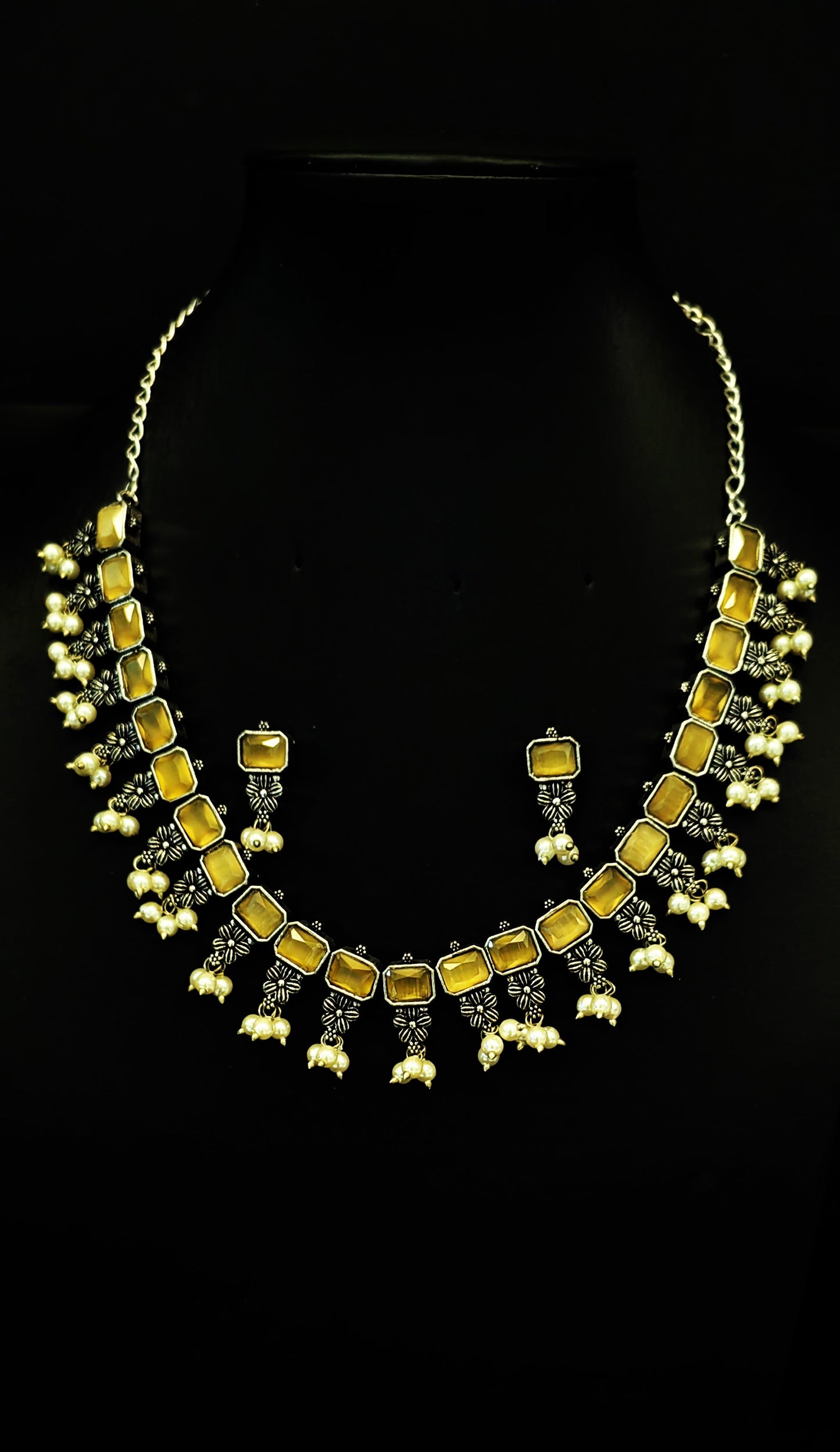 Elegant Brass Choker Necklace with Monalisa Stones and Beads