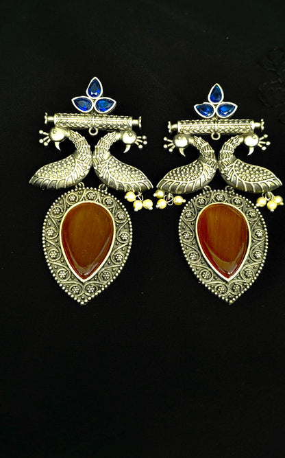 Peacock Vogue: Fashion-forward Brass Earrings