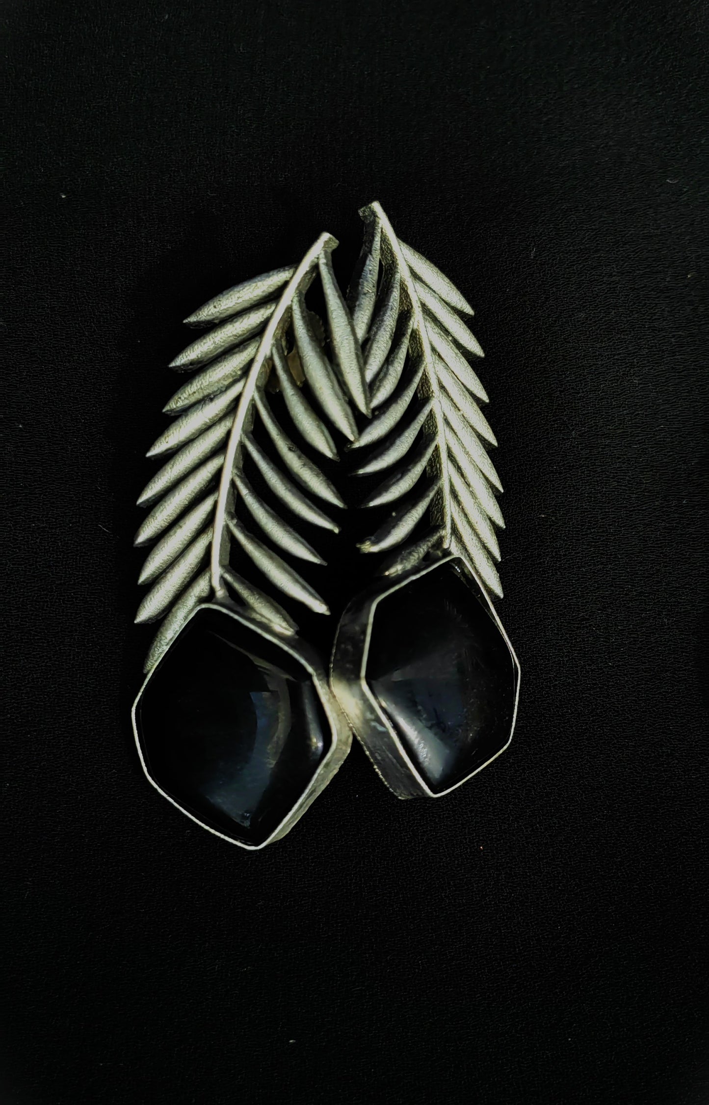 Summer Chic: Stunning Brass Leafy Earrings Paired with Pentagon-Shaped Stones