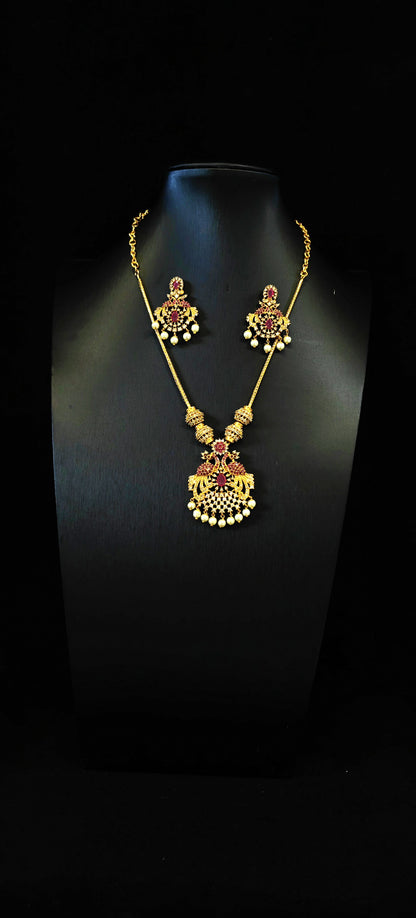 Temple set: Adjustable necklace set with earrings in chain and pendant style.